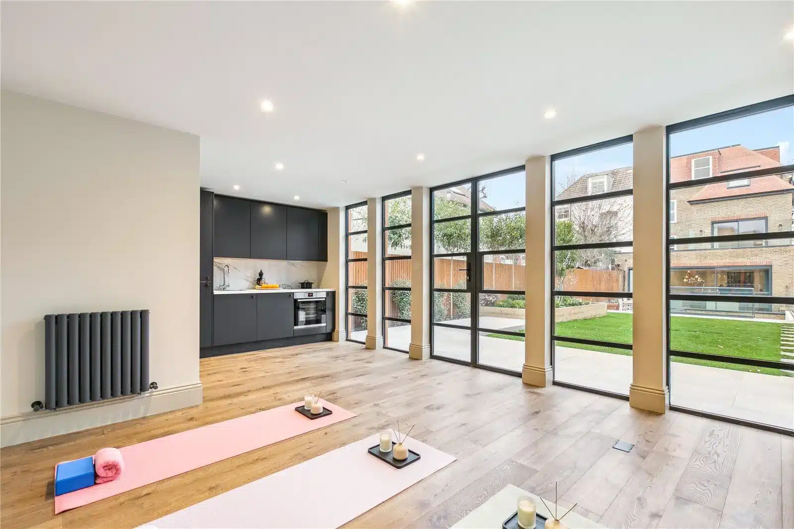 Garden office and yoga studio with floor-to-ceiling glazing looking onto the garden, Wandsworth